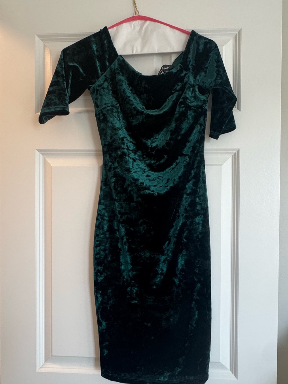 Lulu's Deep Emerald Velvet Midi Dress
